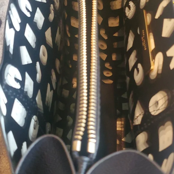 Marc jacob HOST PICK gorgeous largest tote new, gorgeous ๐ dust cover tagged - Picture 5 of 13